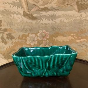 Dark Green Leaf USA Planter with Wavy Edge